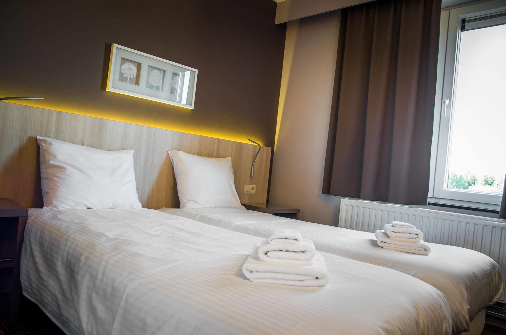 Hotel Les 100 Ciels Saint-Hubert Εξωτερικό φωτογραφία